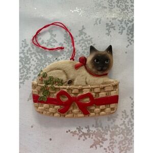 Schmid 1984‎ Siamese Cat in Basket Christmas Ornament Red Bow Holly Detail